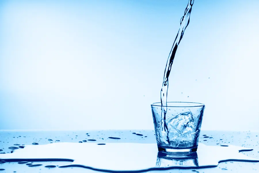 Agua para la preparación de pan de pueblo