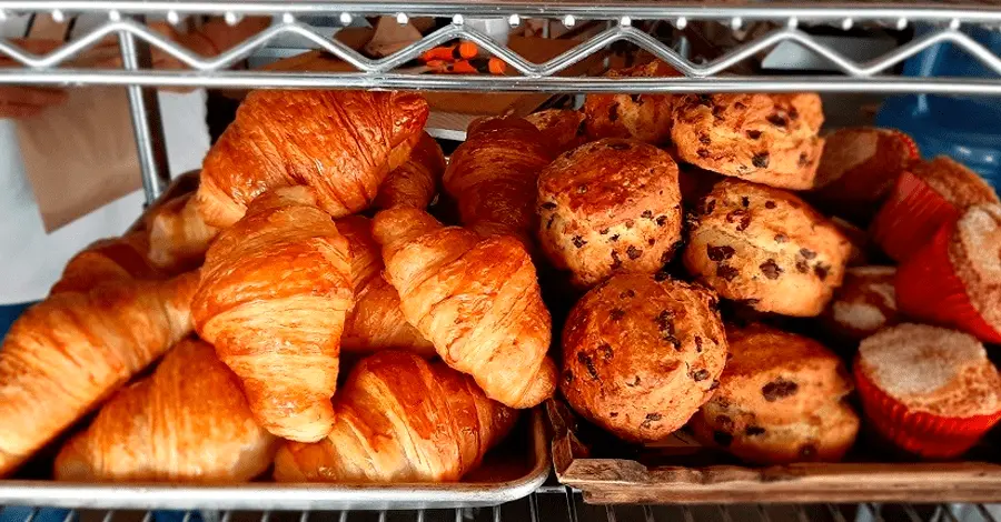 Diversos panes encimados de las panaderías famosas en México