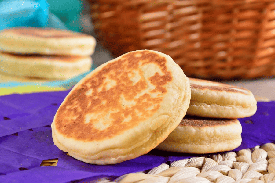 Vista frontal de unas gorditas de nata